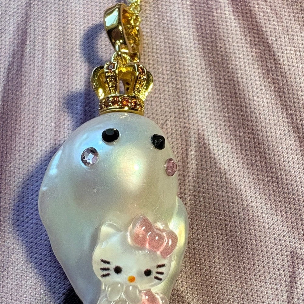 Cute freshwater Pearl Pendant necklace  with Crown and Kitty